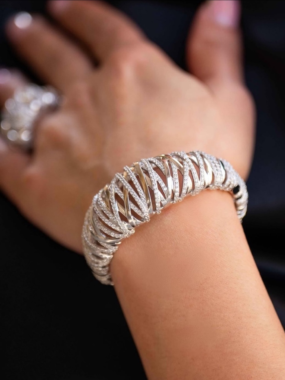 APM Monaco Enlacé Bangle